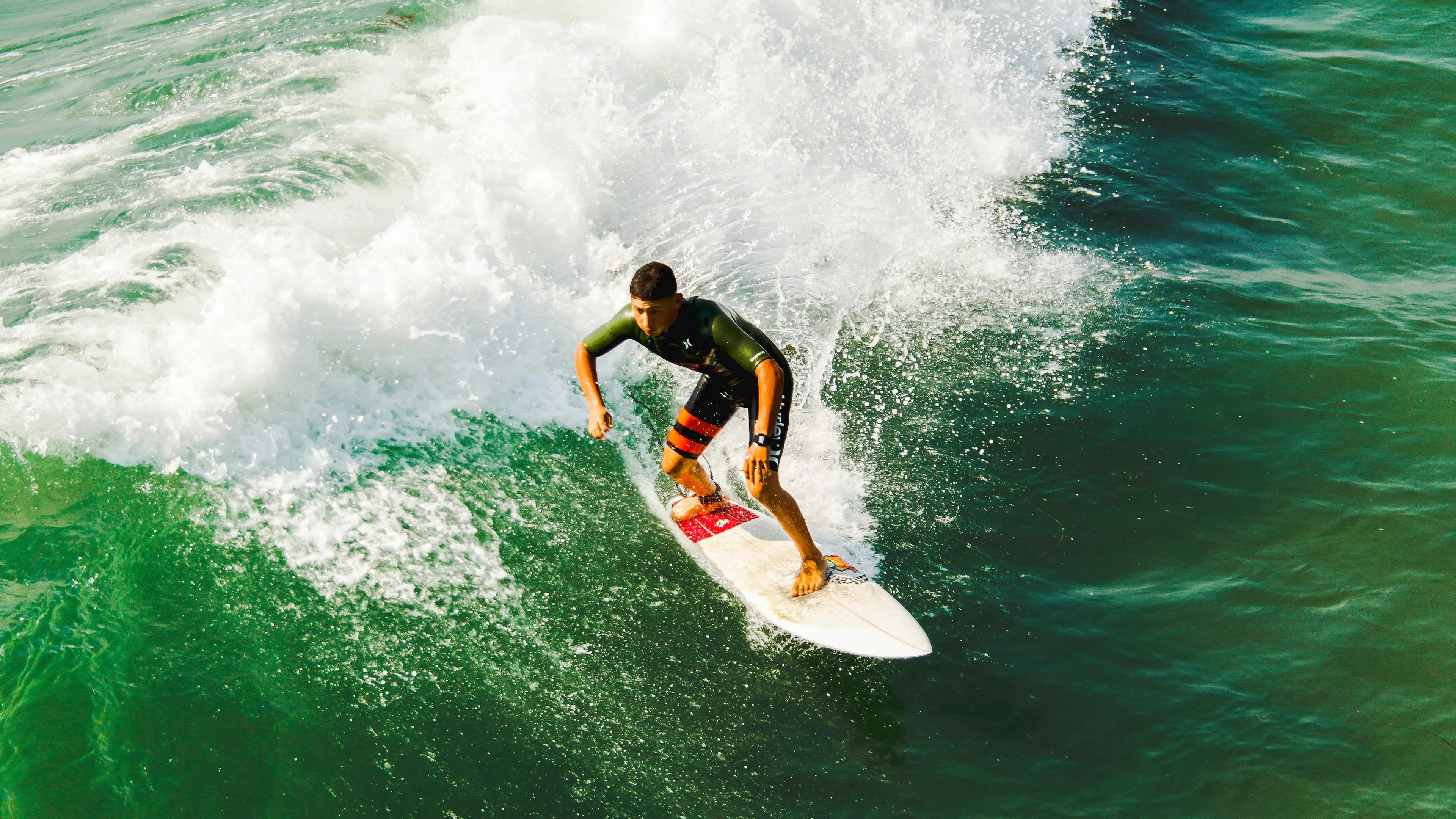阿根廷骑手何塞·玛丽亚·拉罗卡在巴黎奥运会上夺得个人障碍赛银牌，创造历史。